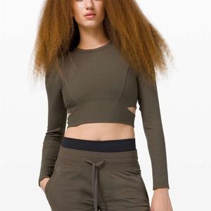 Lululemon LA Cut-Out-Waist Crop
Long Sleeve
Dark Olive size 6